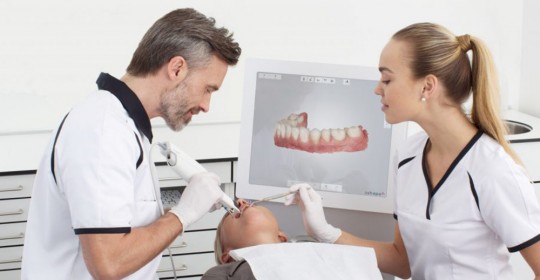 Basta ai fastidi dell’impronta dentale grazie allo scanner intraorale